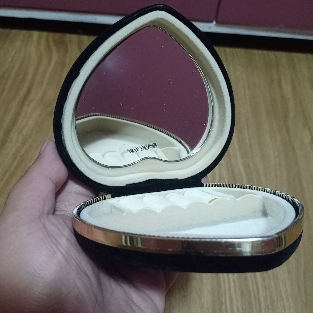 MAX FACTOR JEWELRY CASE (Category: Accessory Holder, Box & Organizers) located in Makati City. Submitted by nyxhemera26 (Listing ID 1329367200, Image 3). Description: MAX FACTOR JEWELRY CASE * MINIMAL SIGNS OF USAGE ON HARDWARE, MIRROR ITSELF IS IN VERY GOOD CONDITION .
