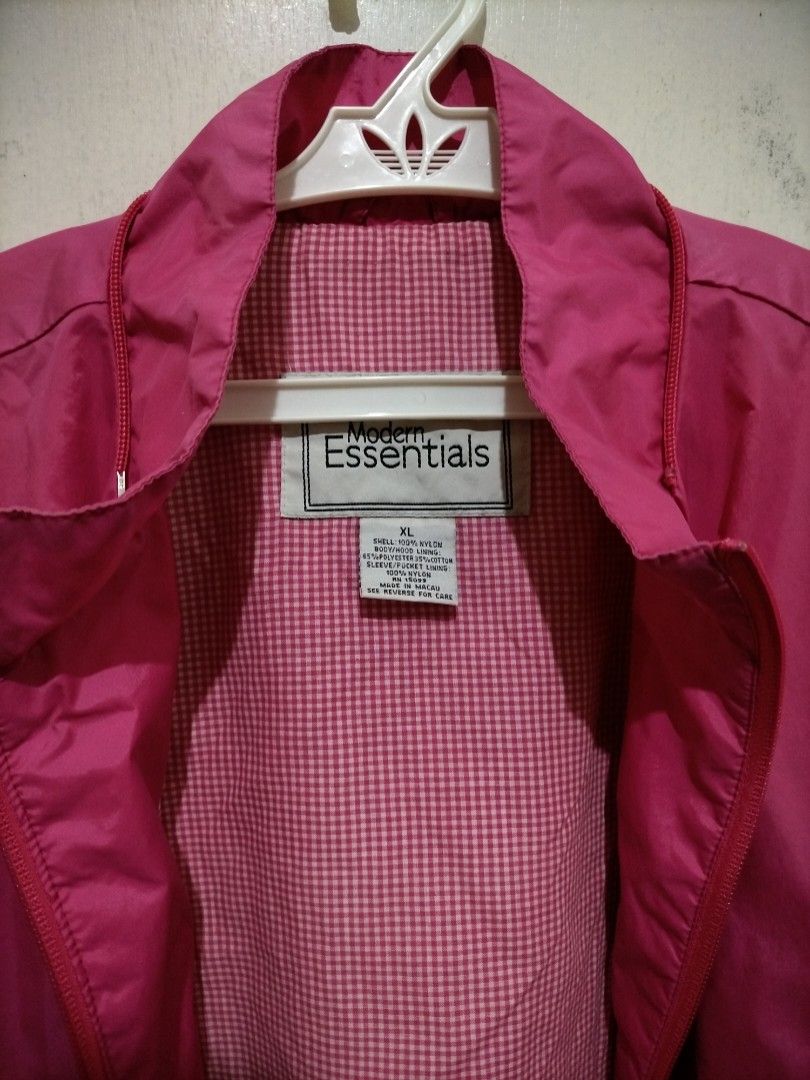 Pink windbreaker (Category: Coats, Jackets and Outerwear) located in Ilog. Submitted by ownpreloved.declutter (Listing ID 1329406781, Image 3). Description: Windbreaker Oversize for small-medium body frame XL on tag.