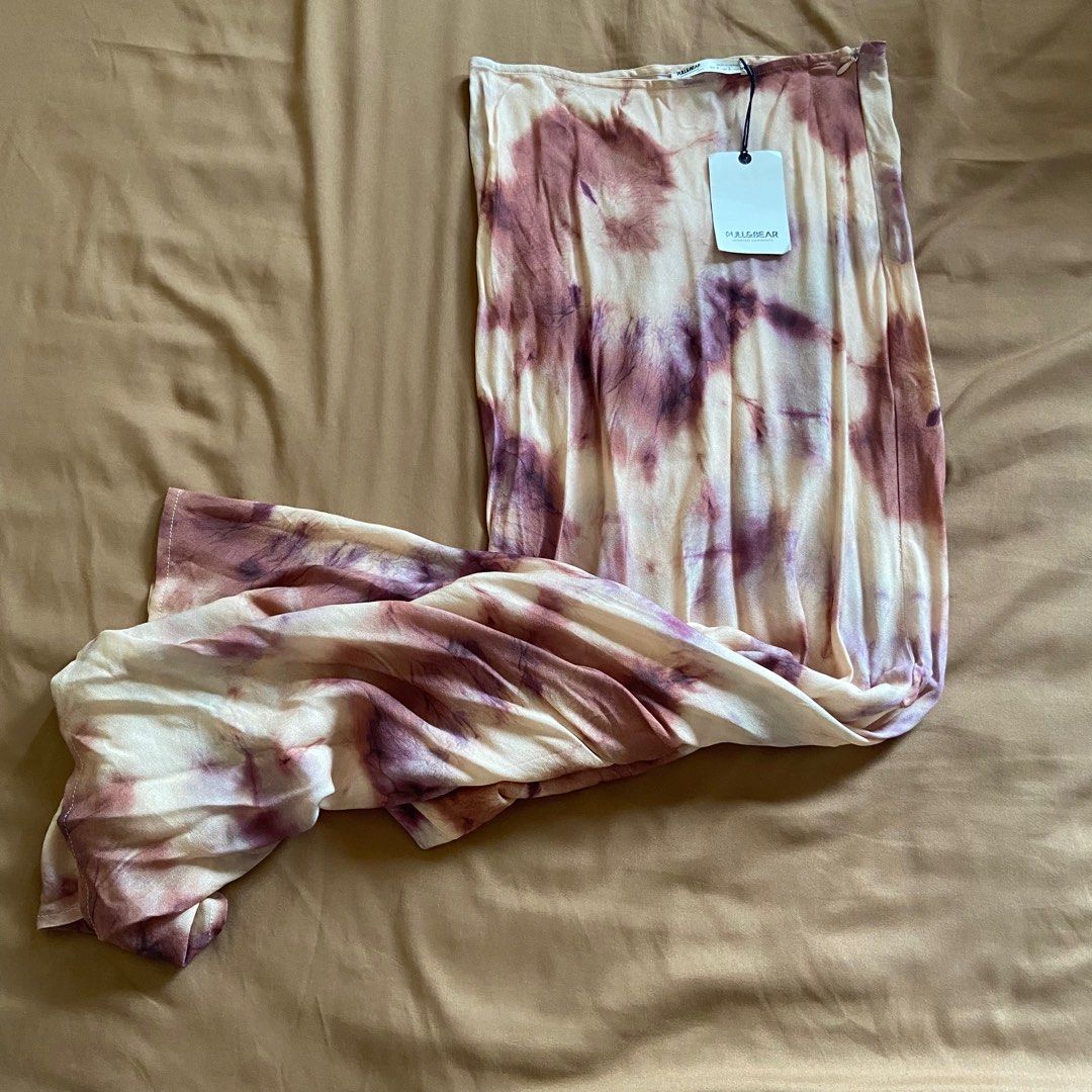 Pull & Bear Maxi Beach Skirt (Category: Skirts) located in Quezon City. Submitted by cmsupreloved (Listing ID 1329325250, Image 2). Description: Brandnew.