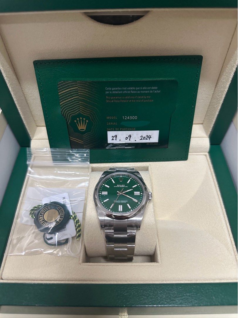 Rolex Oyster Perpetual 41 (Category: Luxury Watches) located in Makati City. Submitted by tuttiraghani (Listing ID 1329388627, Image 1). Description: Selling! Rolex Oyster Perpetual 41 Green 520k only Brand new, fresh date Full set and Complete Makati area Pm me.