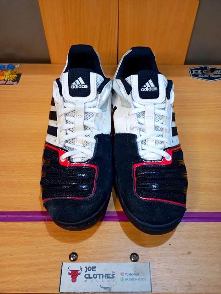 Sepatu ADIDAS D ARTAGNAN IV