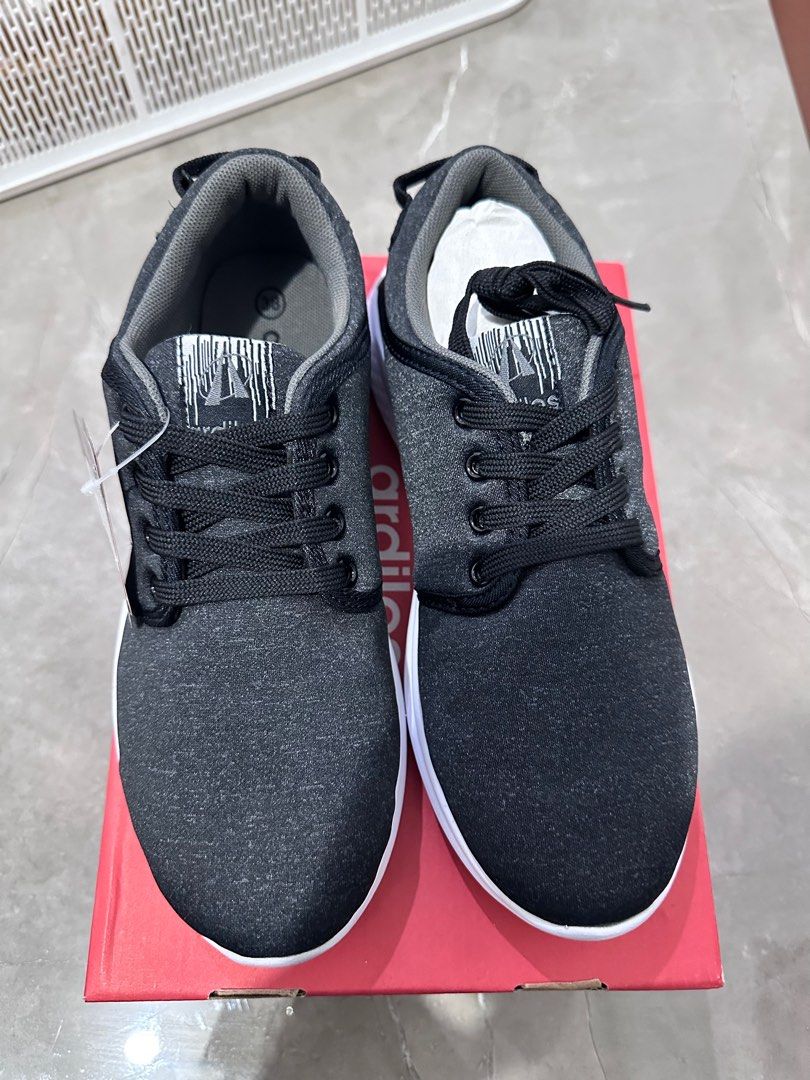 Sepatu sneakers kets on sale