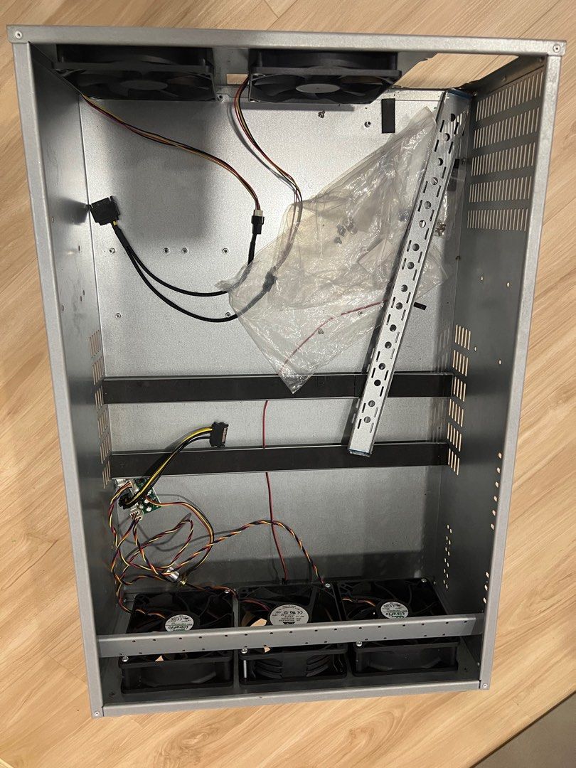 Server case / mining case / HDD data server case (Category: Other Accessories) located in Johor Bahru. Submitted by rappptor (Listing ID 1329372141, Image 3). Description: Fans and controller not included but can be sold separately .