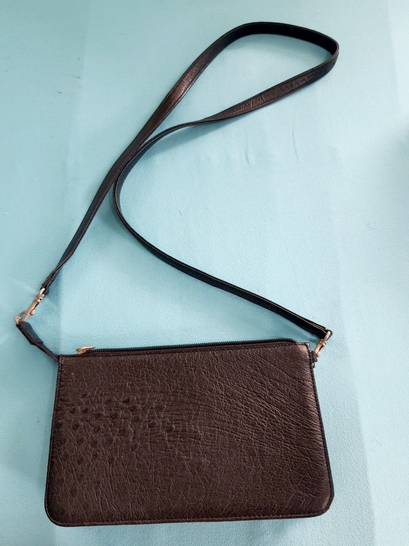 Sling Bag Leather (Category: Cross-body Bags) located in Quezon City. Submitted by pinksgate31 (Listing ID 1329298213, Image 1). Description: Ykk zip,ostrich leather,crossbody bag. Size: 5 x 9 inches.