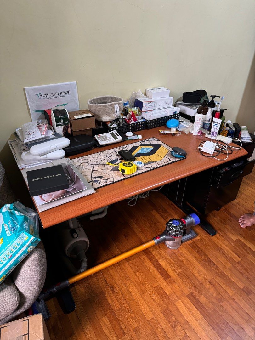 Study table (Category: Tables & Sets) located in Singapore. Submitted by yyueling (Listing ID 1329390857, Image 1). Description: Study table. Used but good condition.