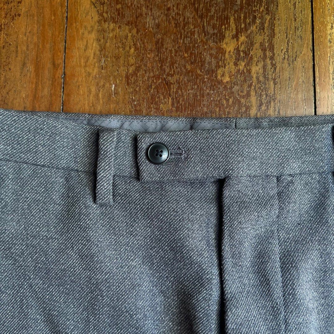 Uniqlo Gray Smart Trousers (Category: Trousers) located in Quezon City. Submitted by cbean1 (Listing ID 1329374912, Image 3). Description: Size: 29 Waist: 73cm Length: 87cm MOP: BPI/Gcash only.