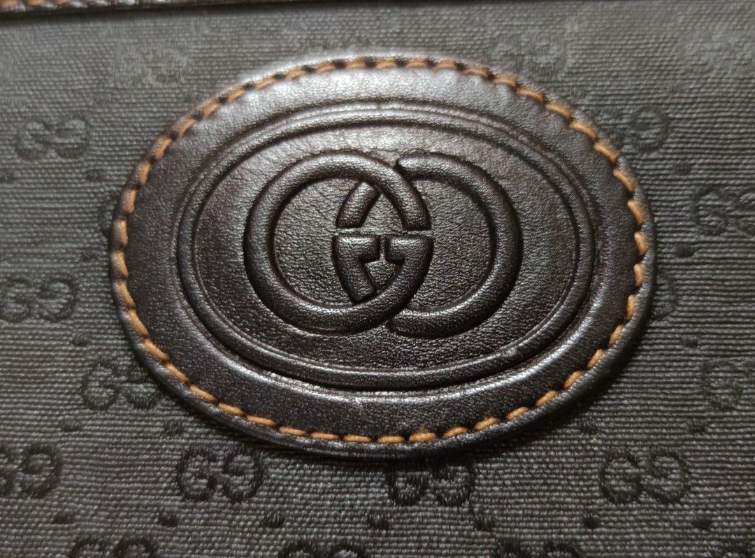 VINTAGE GUCCI PORTFOLIO BAG (Category: Luxury Bags & Wallets) located in Digos. Submitted by emmanuel28 (Listing ID 1329370019, Image 2). Description: Vintage Gucci Monogram Portfolio/Laptop Bag Authentic from Japan Dimensions: 16 x 12 Inches Rank AB main issue minor degrading sa loob ng due to aging overtime but manageable naman, sa labas like new pa. Location: Davao Del Sur BUYER SHOULDERS SHIPPING FEE.