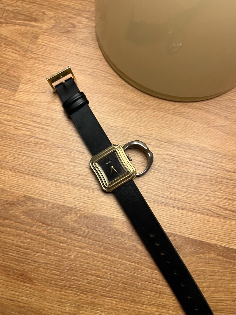 Montre Seiko Tank Vintage - Cadran Doré, Bracelet Cuir Marron - À Quartz - Occasion
