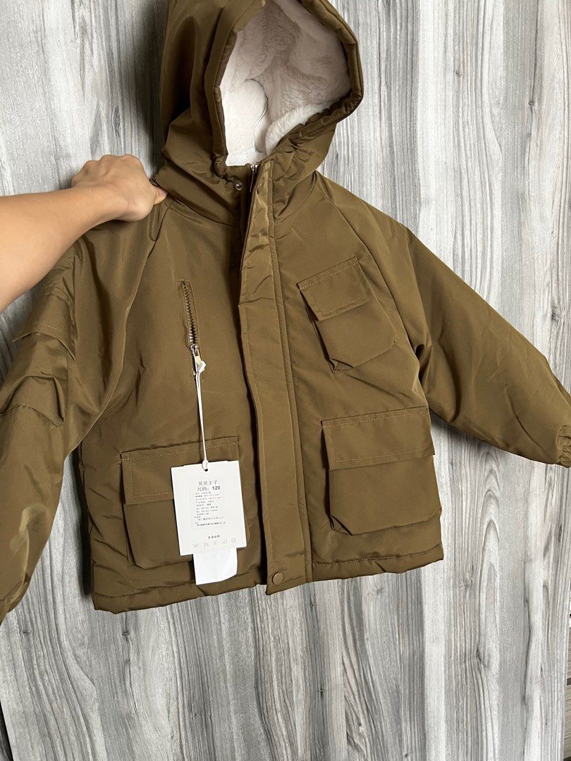 Winter Jacket (Category: Coats, Jackets and Outerwear) located in Singapore. Submitted by anna201504 (Listing ID 1329354866, Image 1). Description: I bought this from Taobao, due to size unfit my son, I decided to sell it at cheaper price. It can last up to 0 degree. Size:120 cm Colour: Khaki Do pm me if u are interested. .