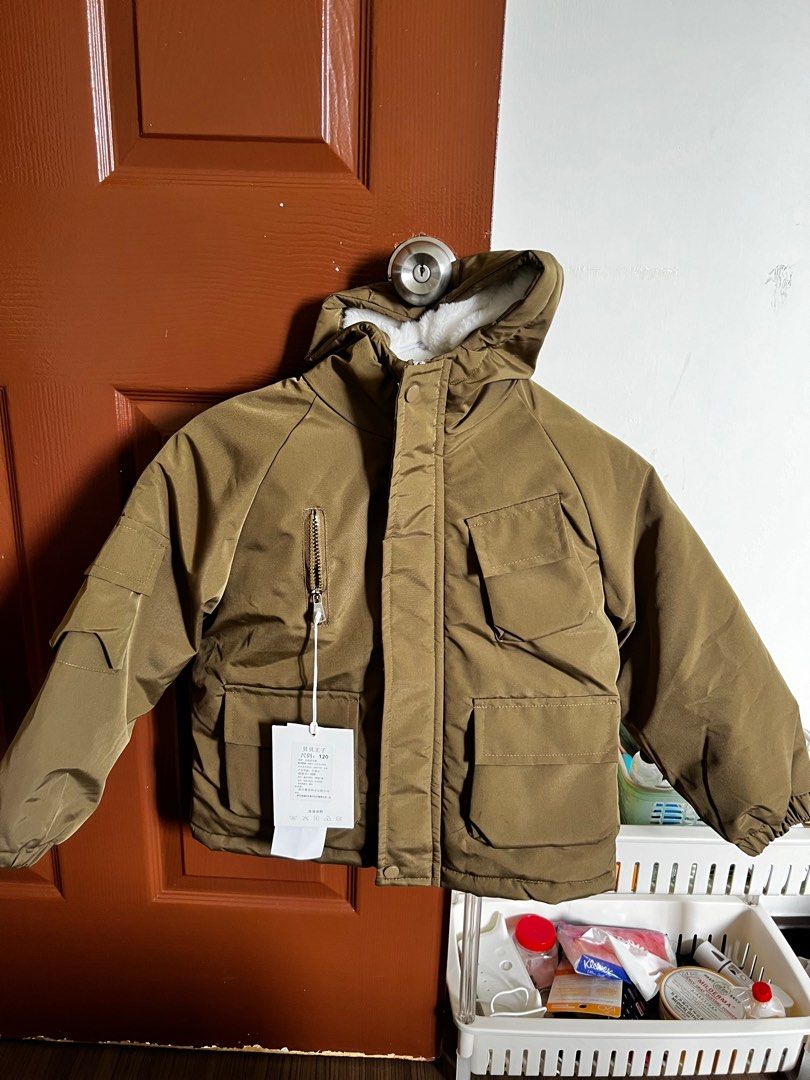 Winter Jacket (Category: Coats, Jackets and Outerwear) located in Singapore. Submitted by anna201504 (Listing ID 1329354866, Image 2). Description: I bought this from Taobao, due to size unfit my son, I decided to sell it at cheaper price. It can last up to 0 degree. Size:120 cm Colour: Khaki Do pm me if u are interested. .