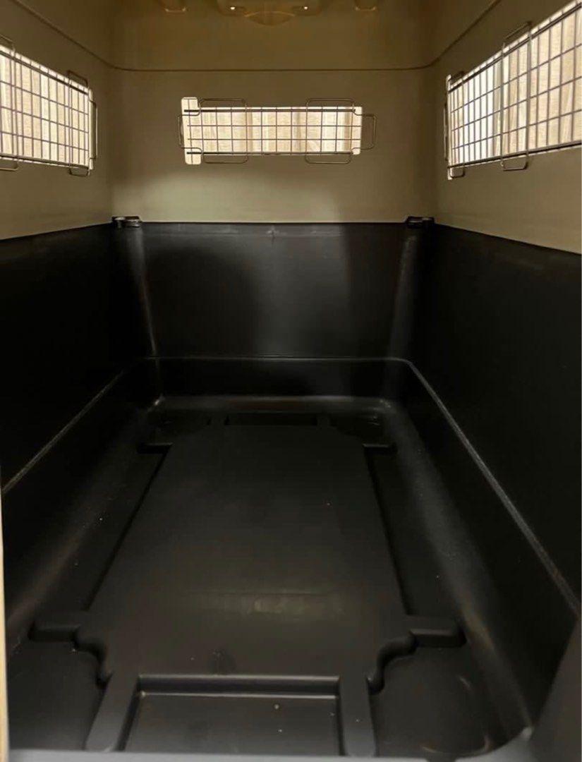XL Travel Dog Crate airline approved, 寵物用品, 寵物家品及其他 Carousell
