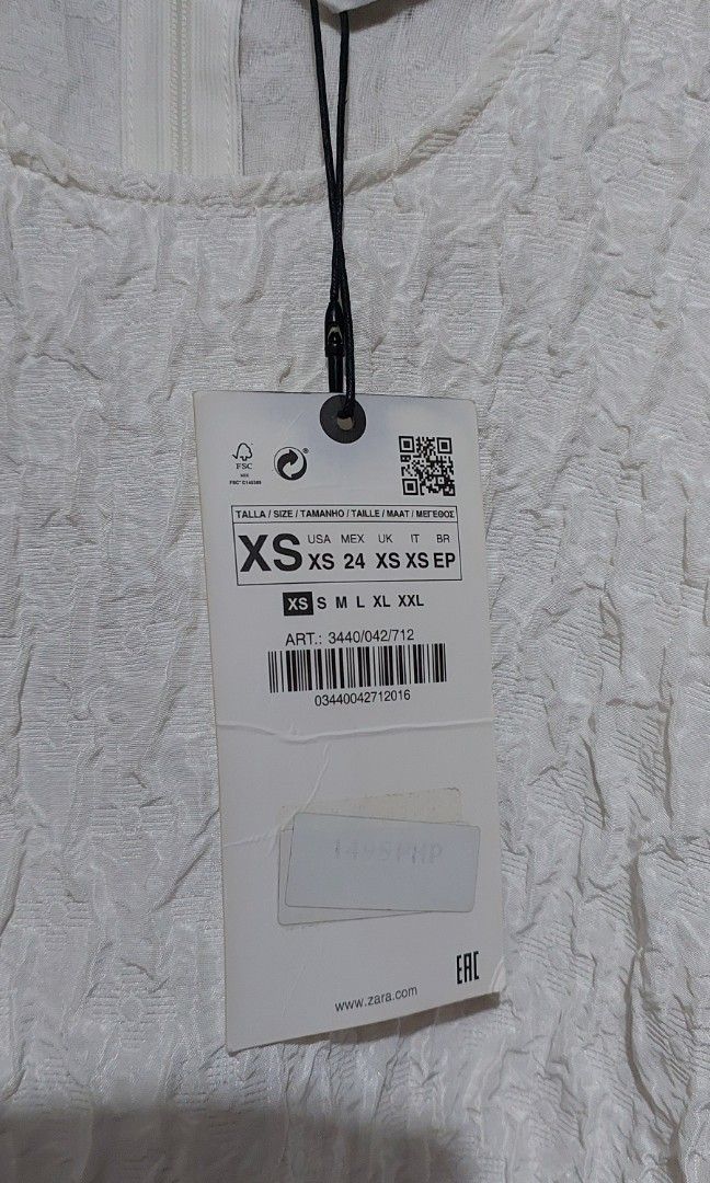 Zara white top (Category: Blouses) located in Paranaque City. Submitted by nynadj (Listing ID 1329390194, Image 3). Description: XS new with tag price on tag P1495 runs big store bought.