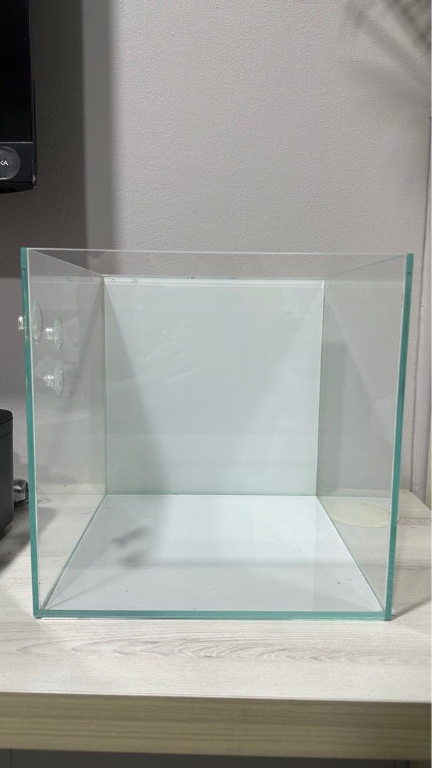 Fish tank bundle outlet