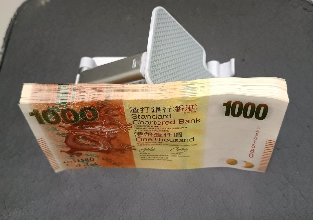 💥AA版金龍💥 2010渣打銀行$1000 UNC全新直版,勁爆凹凸紋AA551580-AA551665, 冇4,7, 興趣及遊戲,  收藏品及紀念品, 錢幣- Carousell