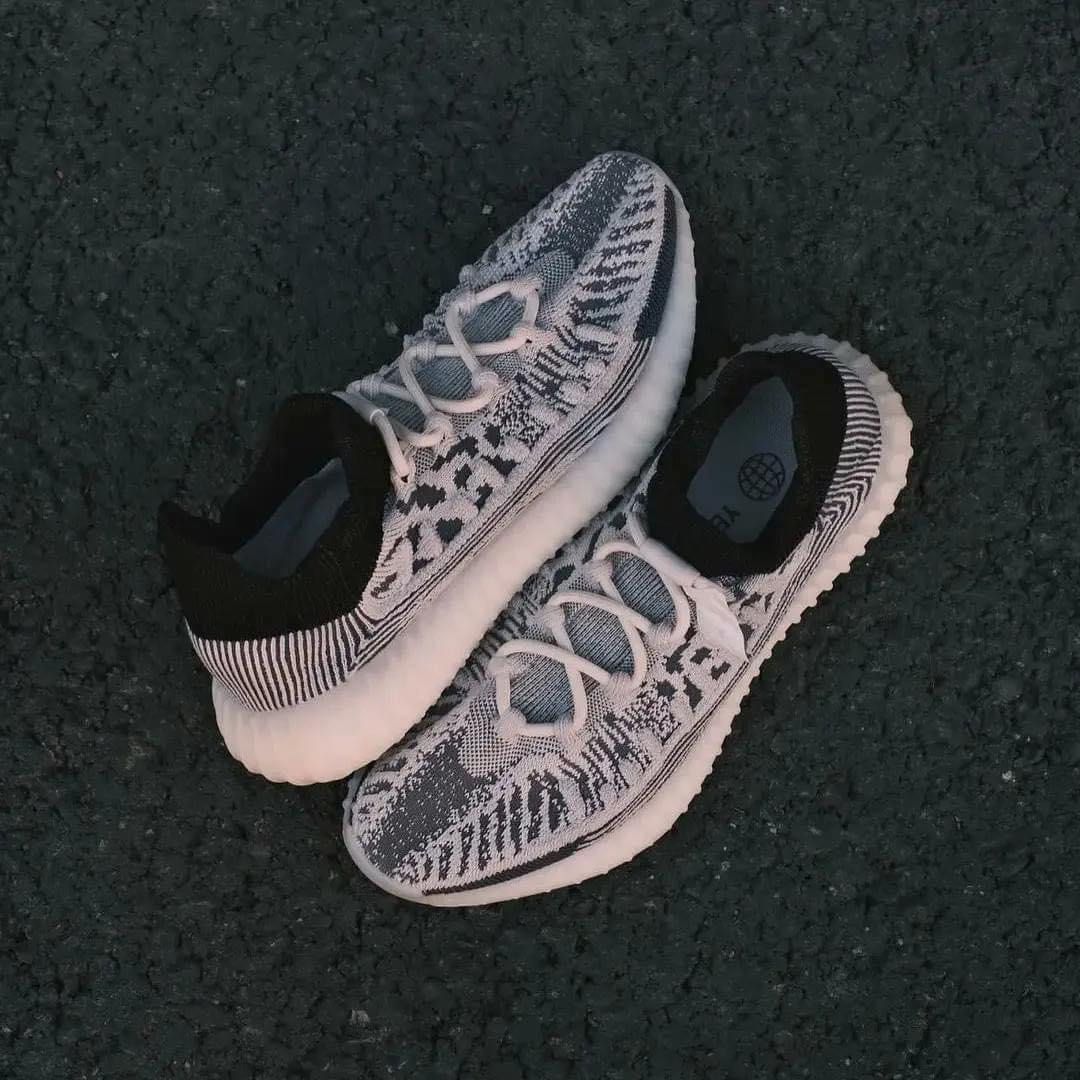 Adidas Yeezy 350 V2 CMPCT - Slate Panda (Category: Sneakers) located in Makati City. Submitted by karla.och (Listing ID 1329480798, Image 2). Description: Adidas Yeezy 350 V2 CMPCT Slate Onyx US Men’s 5 / Women’s 6 UK 4.5 23 cm Qatar-released 🇶🇦 2nd wk December ETA DP required: 2k.