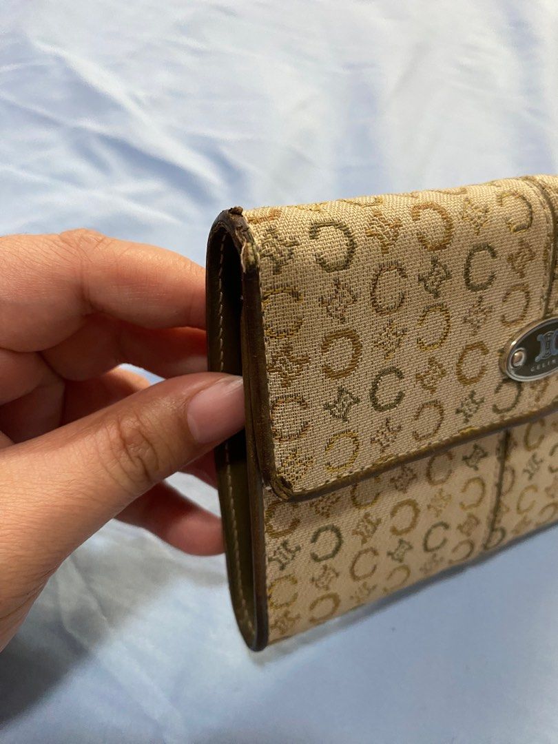 Celine trifold wallet (Category: Luxury Bags & Wallets) located in Quezon City. Submitted by marize09 (Listing ID 1329506047, Image 2). Description: Celine trifold wallet Olive green color.