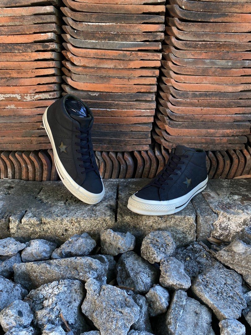 Converse one star mid black white camo Fesyen Pria Sepatu Sneakers di Carousell