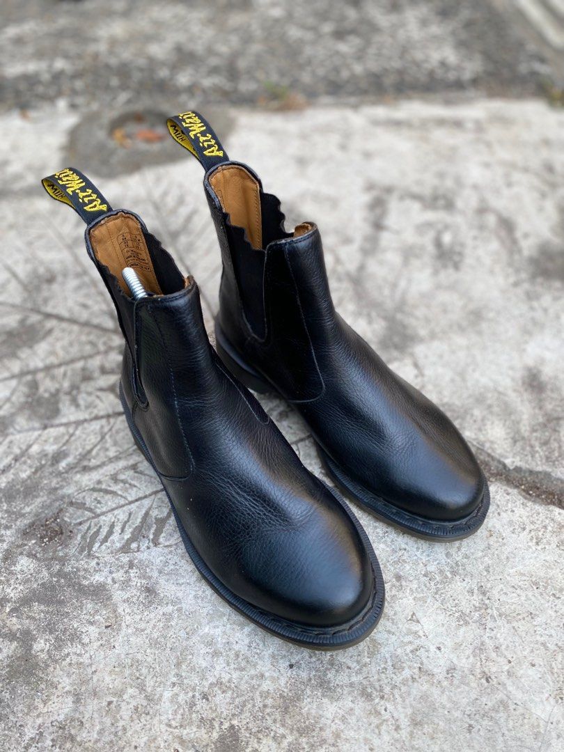 Dr Martens Victor, Fesyen Pria, Sepatu Sepatu Boot di Carousell