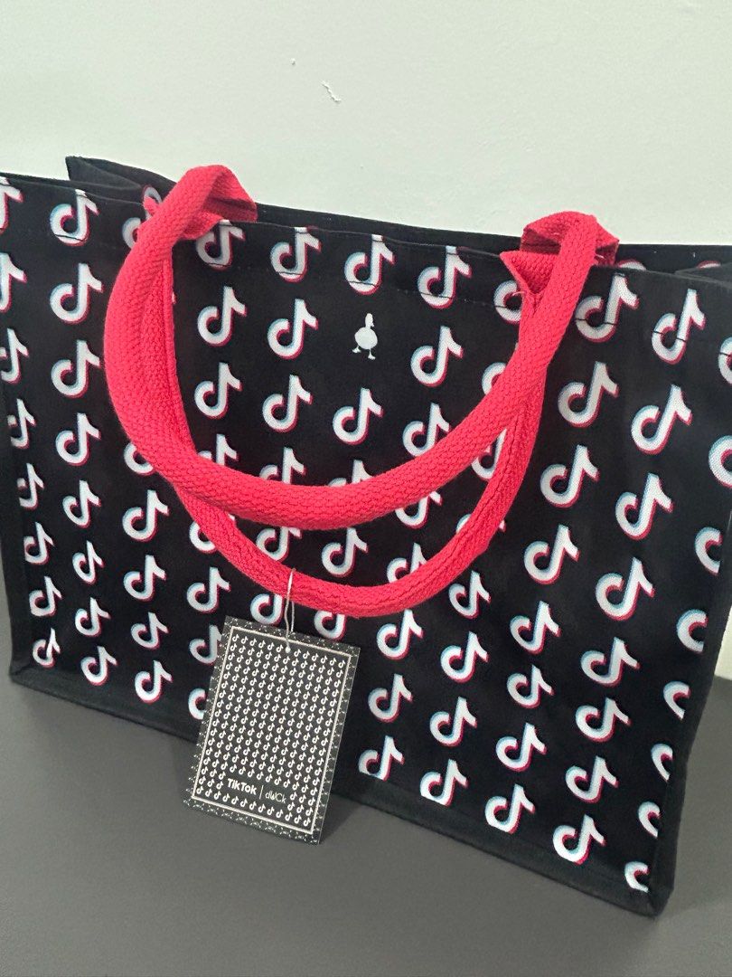 dUCk Bag (Category: Tote Bags) located in Kuala Lumpur. Submitted by fierce.putry_lina (Listing ID 1329544054, Image 2). Description: i dont use coz i dont like tote bag Price still can nego but reasonable ya ..