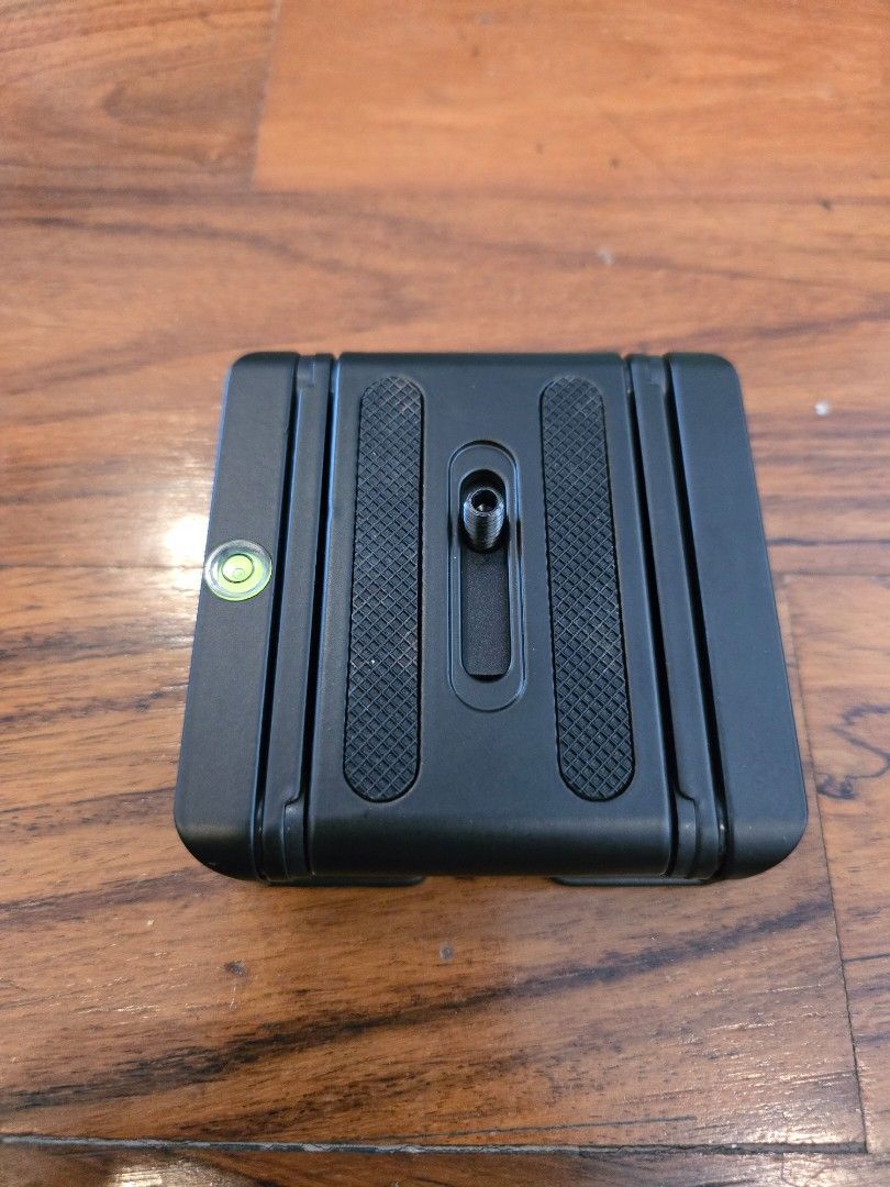 Extendable mount (Category: Other Photography Accessories) located in Singapore. Submitted by tjsg57 (Listing ID 1329567313, Image 2). Description: Photography extendable mount..