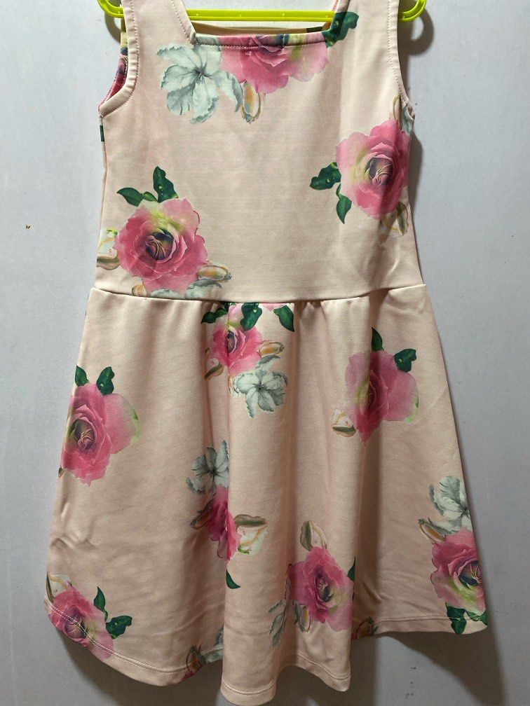 Floral soft neoprene size M (Category: Babies & Kids Fashion) located in Mandaluyong City. Submitted by mingcab (Listing ID 1329536618, Image 2). Description: 100+sf.