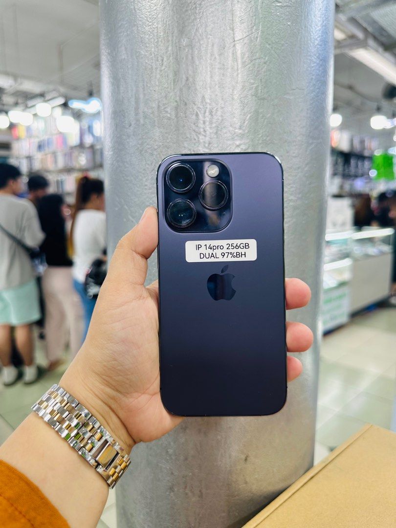 Iphone 14 Pro 256gb 97% batt Dualsim FU (Category: iPhone 14 Series) located in San Juan City. Submitted by javedsgadgetshop (Listing ID 1329588350, Image 1). Description: OPEN FOR INSTALLMENT VIA CREDIT CARD/GGIVES/SPAY/BILLEASE & SWAP/TRADE-IN! BUY AND SELL! Quick Specs : Iphone 14pro •256gb •HK Variant •97% batt health •Factory Unlock •95% Smoothness •No hidden issue | No Repaired •100% Authentic | Not Refurbished •w/ OEM Charger & store warra