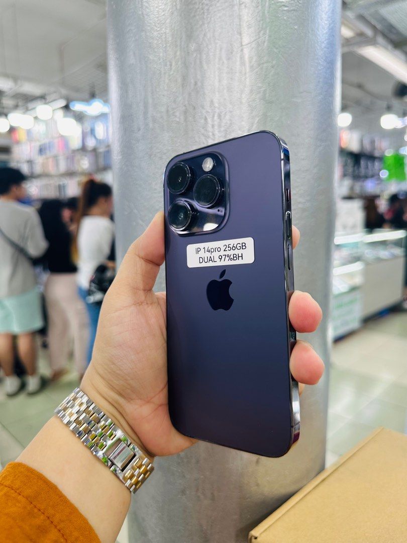 Iphone 14 Pro 256gb 97% batt Dualsim FU (Category: iPhone 14 Series) located in San Juan City. Submitted by javedsgadgetshop (Listing ID 1329588350, Image 2). Description: OPEN FOR INSTALLMENT VIA CREDIT CARD/GGIVES/SPAY/BILLEASE & SWAP/TRADE-IN! BUY AND SELL! Quick Specs : Iphone 14pro •256gb •HK Variant •97% batt health •Factory Unlock •95% Smoothness •No hidden issue | No Repaired •100% Authentic | Not Refurbished •w/ OEM Charger & store warra