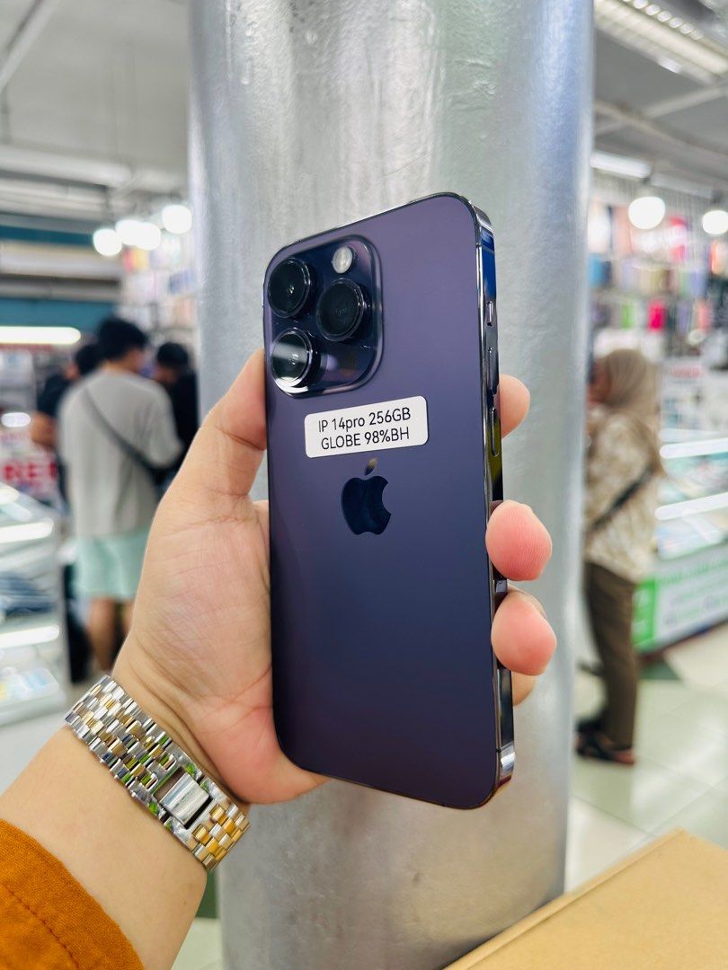 Iphone 14 Pro 256gb 98% batt Globelocked (Category: iPhone 14 Series) located in San Juan City. Submitted by javedsgadgetshop (Listing ID 1329587990, Image 2). Description: OPEN FOR INSTALLMENT VIA CREDIT CARD/GGIVES/SPAY/BILLEASE & SWAP/TRADE-IN! BUY AND SELL! Quick Specs : Iphone 14pro •256gb •NTC Variant •98% batt health •Globelocked •95% Smoothness •No hidden issue | No Repaired •100% Authentic | Not Refurbished •w/ OEM Charger & store warran