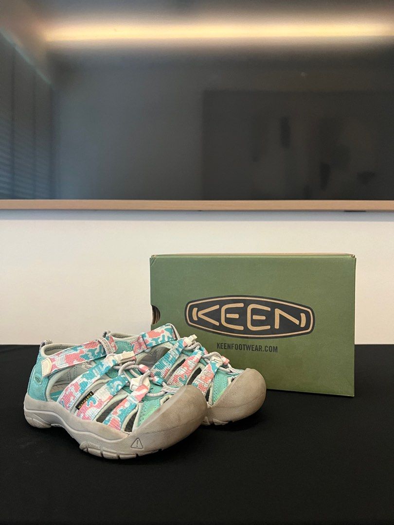 Keen Kids Newport H2 - Camo/Pink Icing - Size 10 / EU 27-28 / 17cm (Category: Babies & Kids Fashion) located in Singapore. Submitted by beeyellow (Listing ID 1329533914, Image 1). Description: .