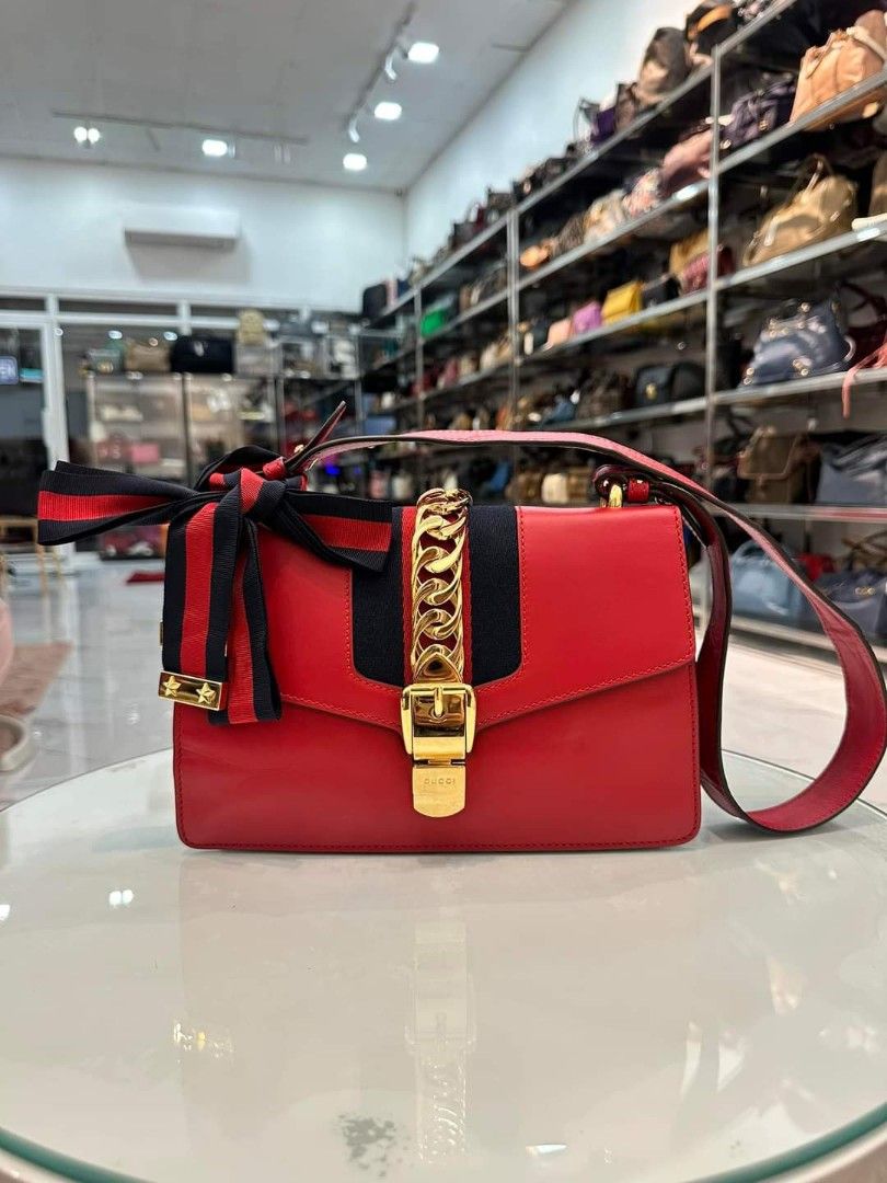 😱Legit💯Gucci 2-way bag (Category: Luxury Bags & Wallets) located in General Santos City (Dadiangas). Submitted by braverabbit.67 (Listing ID 1329636923, Image 3). Description: Sobrang Ganda nya😭🙏🏻 Legit!!😱💯💯 Gucci Sylvie 2-way shoulder bag What YOU SEE is what you GET!!! in very Good Condition Medium size w/booklet ‼️𝗦𝘂𝗿𝗲 𝗯𝘂𝘆𝗲𝗿 𝗺𝗮𝘆 𝗿𝗲𝗾𝘂𝗲𝗦𝘁 𝗺𝗼𝗿𝗲 𝗱𝗲𝘁𝗮𝗶𝗹𝗲𝗱 𝗽𝗶𝗰𝗦📸📸.