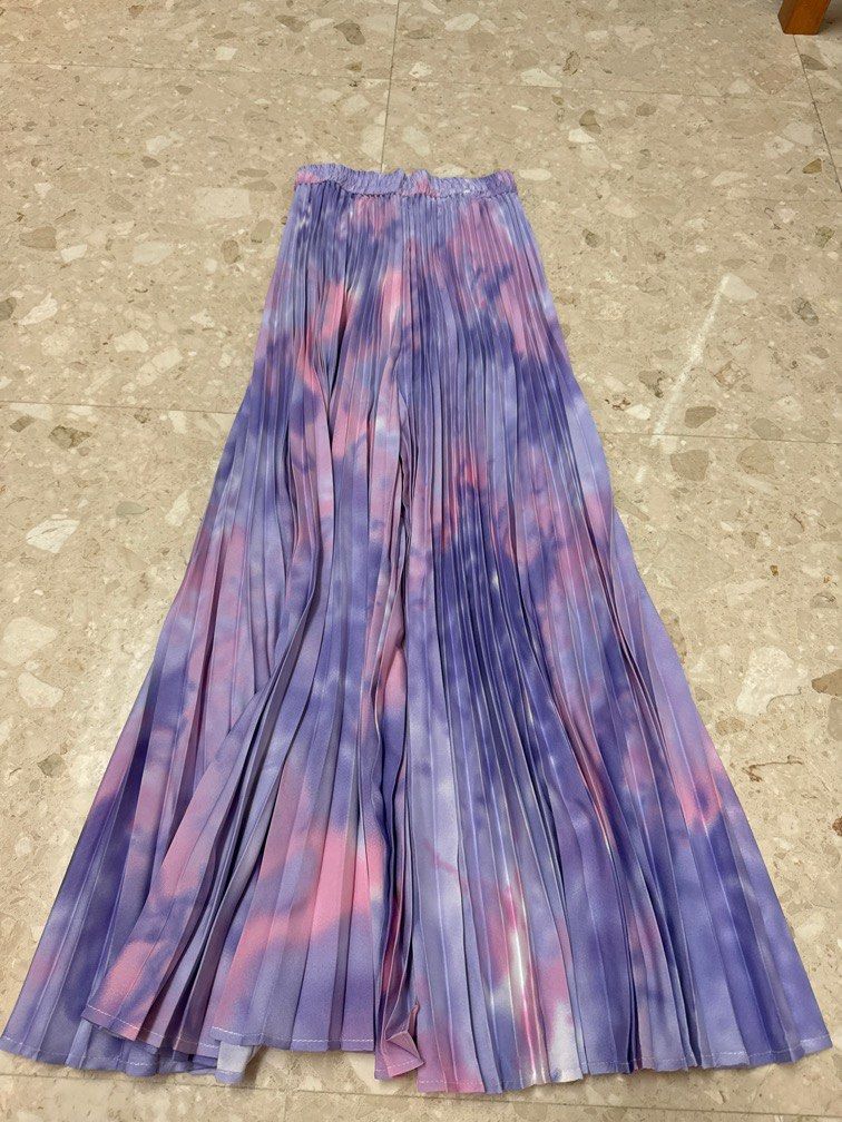 Long pants (Category: Skirts) located in Singapore. Submitted by cyhaha124 (Listing ID 1329513402, Image 1). Description: .