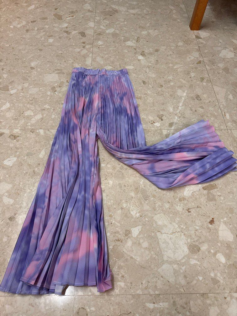 Long pants (Category: Skirts) located in Singapore. Submitted by cyhaha124 (Listing ID 1329513402, Image 2). Description: .