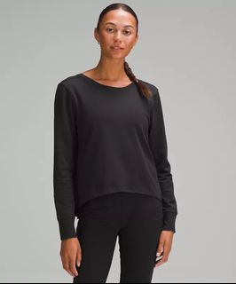 (Category: ) located in . Submitted by clearmywardrobe01 (Listing ID 1329584277, Image 1). Description: .