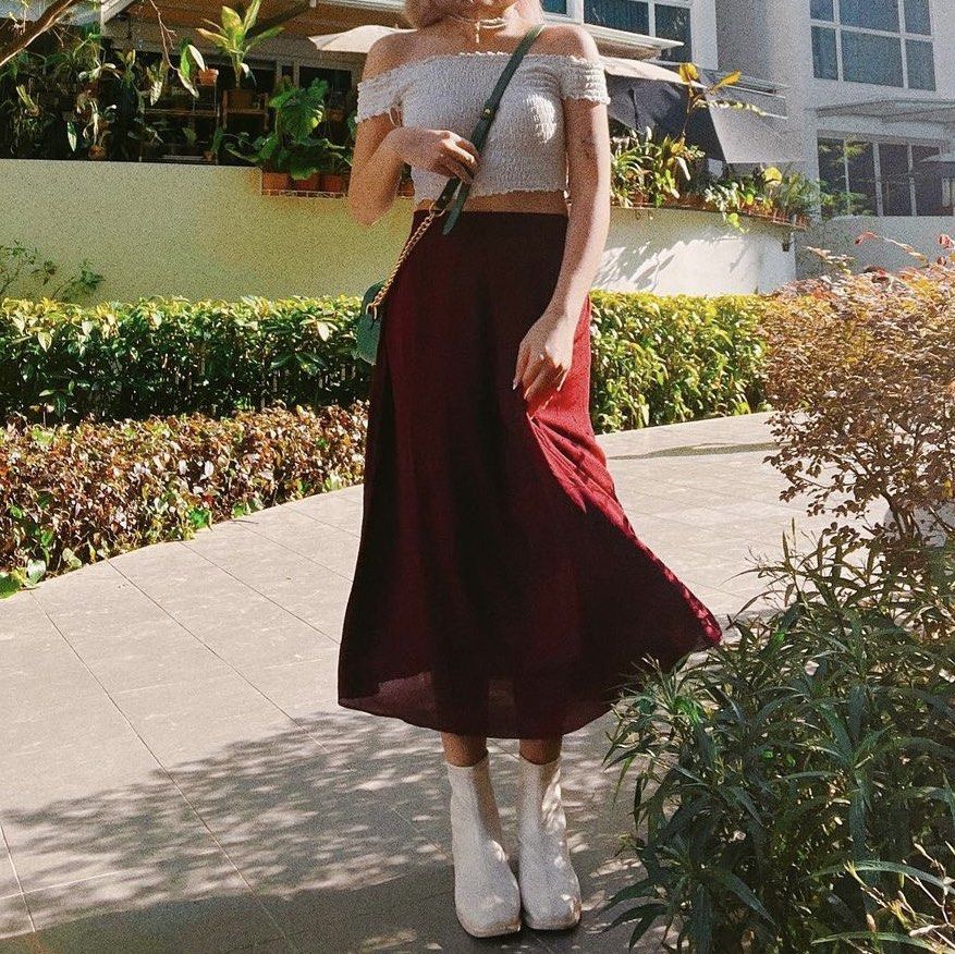 maroon flowy skirt Women s Fashion Bottoms Skirts on Carousell