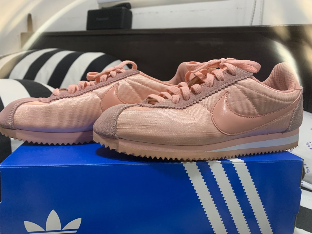 Nike cortez salmon pink