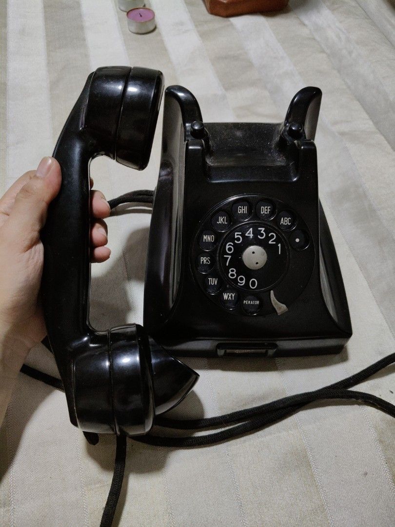 OLD ERICSSON VINTAGE BAKELITE DESK PHONE (Category: Other Home Appliances) located in Marikina City. Submitted by ceduey (Listing ID 1329564945, Image 2). Description: negotiable. AESTHETIC TELEPHONE. Gumagana po yan pinalitan nang adoptor na coconnect sa Internet na parang modern telephone..