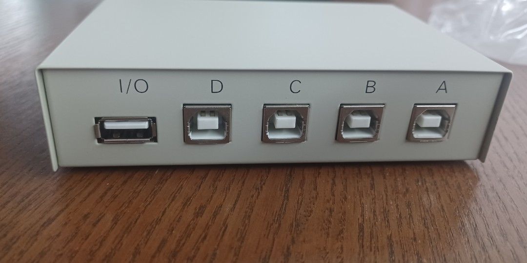 Printer Sharing Switch (Category: Printers, Scanners & Copiers) located in Singapore. Submitted by sharkman1 (Listing ID 1329535142, Image 2). Description: USB Printer sharing Switch. 4 Computer sharing 1 printer..