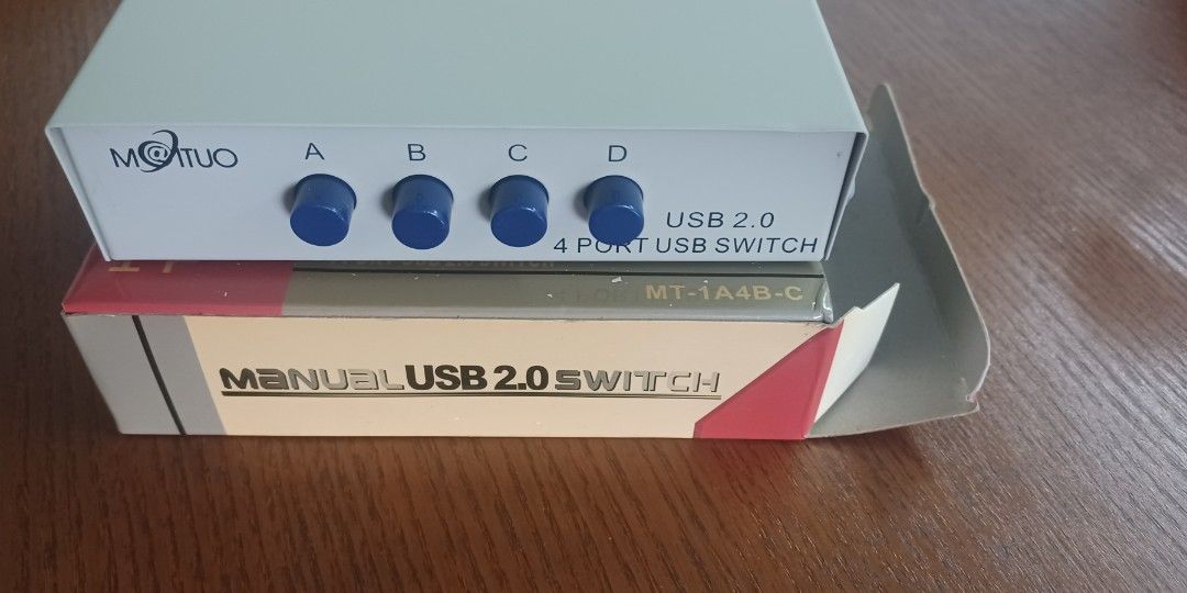 Printer Sharing Switch (Category: Printers, Scanners & Copiers) located in Singapore. Submitted by sharkman1 (Listing ID 1329535142, Image 3). Description: USB Printer sharing Switch. 4 Computer sharing 1 printer..