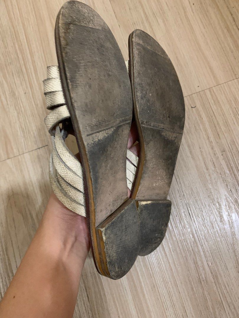 Renegade Folk sandals (Category: Flats & Sandals) located in Taguig. Submitted by alex_arreola (Listing ID 1329606139, Image 3). Description: Used but in still intact, no breaks just normal wear signs. Straps can still be cleaned.