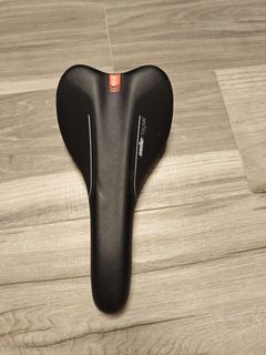 （分類：）位於 。 由 garyhkhk 提交（商品編號 1329580558，圖片 1）。簡介： 。