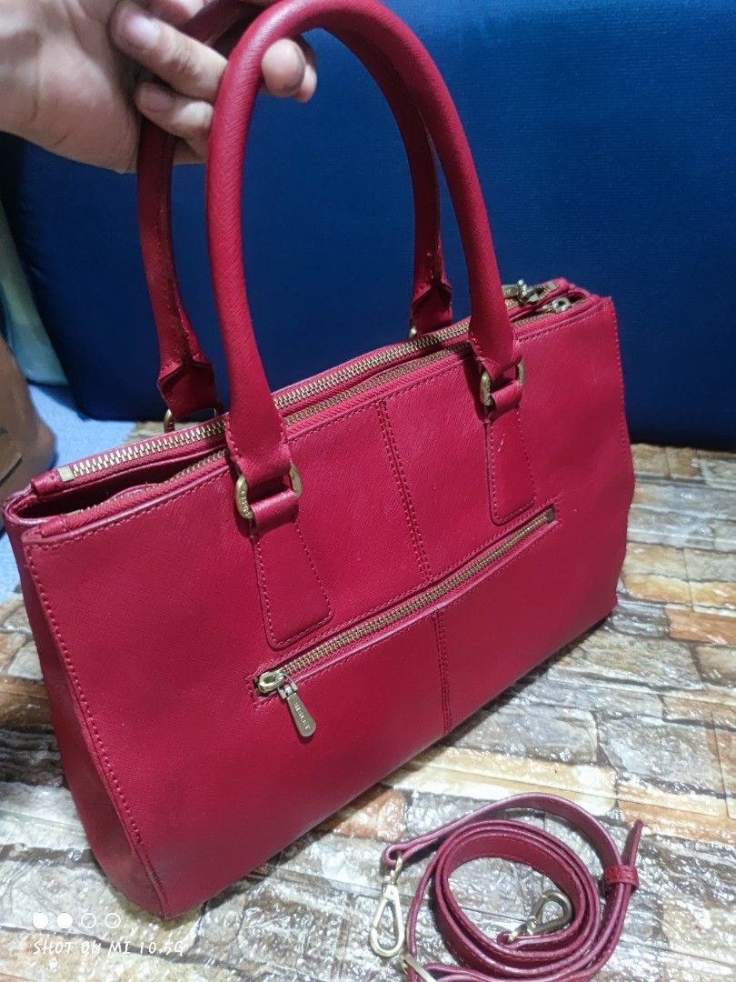 Sisley 2way Tote Bag, Red/maroon (Category: Tote Bags) located in Dagupan City. Submitted by jhazrightshop (Listing ID 1329643384, Image 2). Description: 📢📢🧿 ❌ PAMIGAY SALEE ❌ 👜👜🧿🧿 ‼️LAST PRICE, SAGAD PRICE, WAG NA TAWAD‼️ 📌 Items are 𝗕𝗥𝗔𝗡𝗗𝗘𝗗|𝗣𝗥𝗘𝗟𝗢𝗩𝗘𝗗, washed and ready to wear. Please manage your expectations. ✅ Japan / Korea bags 💰 GCash/BDO 🚛 JnT.