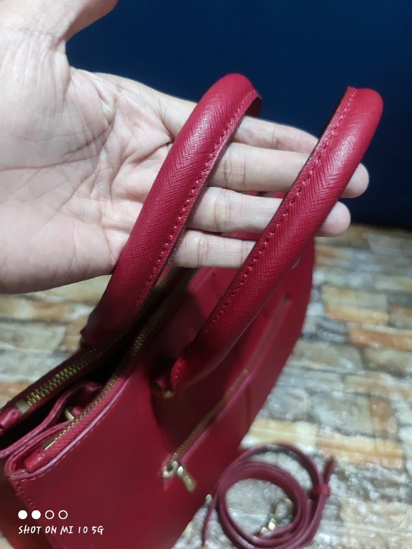 Sisley 2way Tote Bag, Red/maroon (Category: Tote Bags) located in Dagupan City. Submitted by jhazrightshop (Listing ID 1329643384, Image 3). Description: 📢📢🧿 ❌ PAMIGAY SALEE ❌ 👜👜🧿🧿 ‼️LAST PRICE, SAGAD PRICE, WAG NA TAWAD‼️ 📌 Items are 𝗕𝗥𝗔𝗡𝗗𝗘𝗗|𝗣𝗥𝗘𝗟𝗢𝗩𝗘𝗗, washed and ready to wear. Please manage your expectations. ✅ Japan / Korea bags 💰 GCash/BDO 🚛 JnT.
