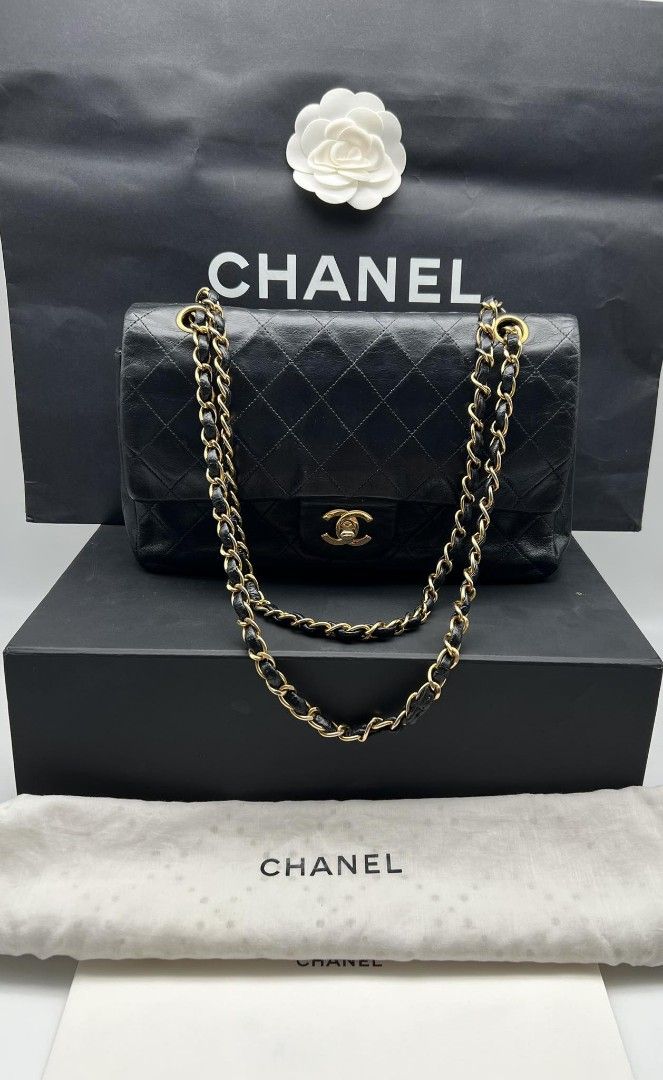 Small vintage flap (Category: Luxury Bags & Wallets) located in Butuan. Submitted by jen_pre (Listing ID 1329508099, Image 1). Description: .