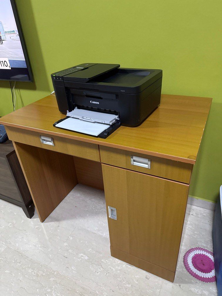 Study Table (Category: Tables & Sets) located in Singapore. Submitted by dragonlive12 (Listing ID 1329622595, Image 1). Description: .