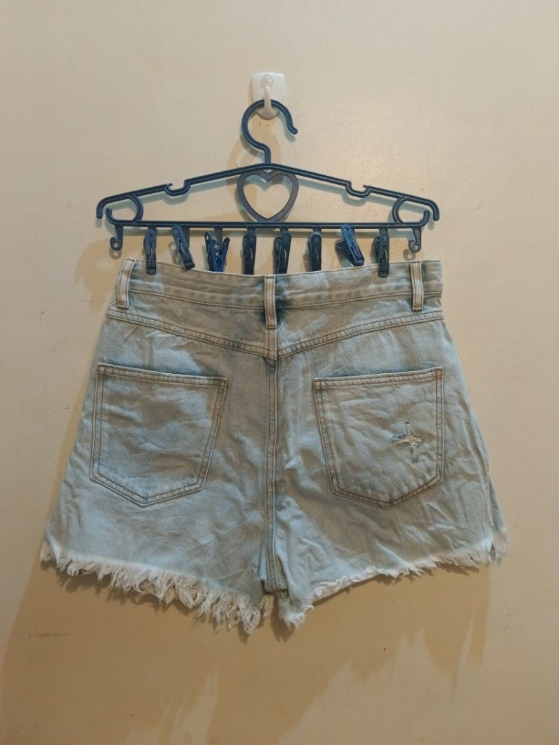 Ukay Shorts C (Category: Shorts) located in Quezon City. Submitted by psychie09 (Listing ID 1329598961, Image 2). Description: Ukay Shorts. I can give it for 2 for 150. meet up or delivery.