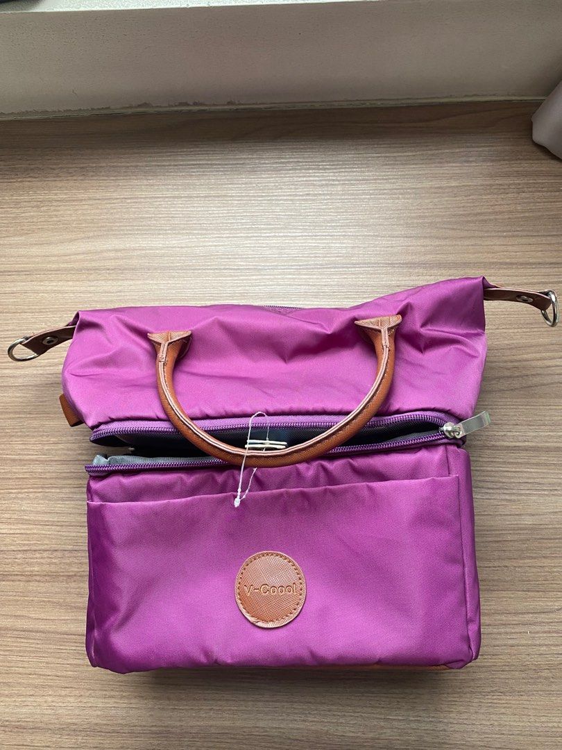 V Coool Cooler Insulated Bag w/ Free Ice Pack (Category: Other Babies Going Out Needs) located in Manila. Submitted by kidsatheart (Listing ID 1329490792, Image 1). Description: With free ice pack and shoulder strap included.