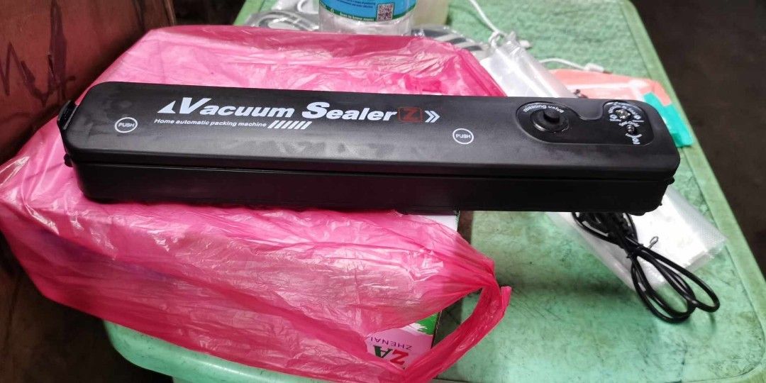 VACUUM FOOD SCALE (Category: Health Monitors & Weighing Scales) located in Quezon City. Submitted by fconnie15407950 (Listing ID 1329480925, Image 1). Description: .