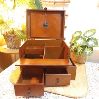 (Category: ) located in . Submitted by millennialmeetsvintage (Listing ID 1329573683, Image 1). Description: .