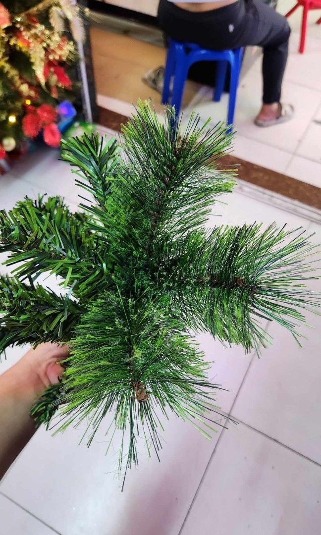 2 leaves sugar/vinyl combination Christmas tree (Category: Artificial Plants & Flowers) located in Manila. Submitted by jamesgani08 (Listing ID 1329665206, Image 3). Description: .