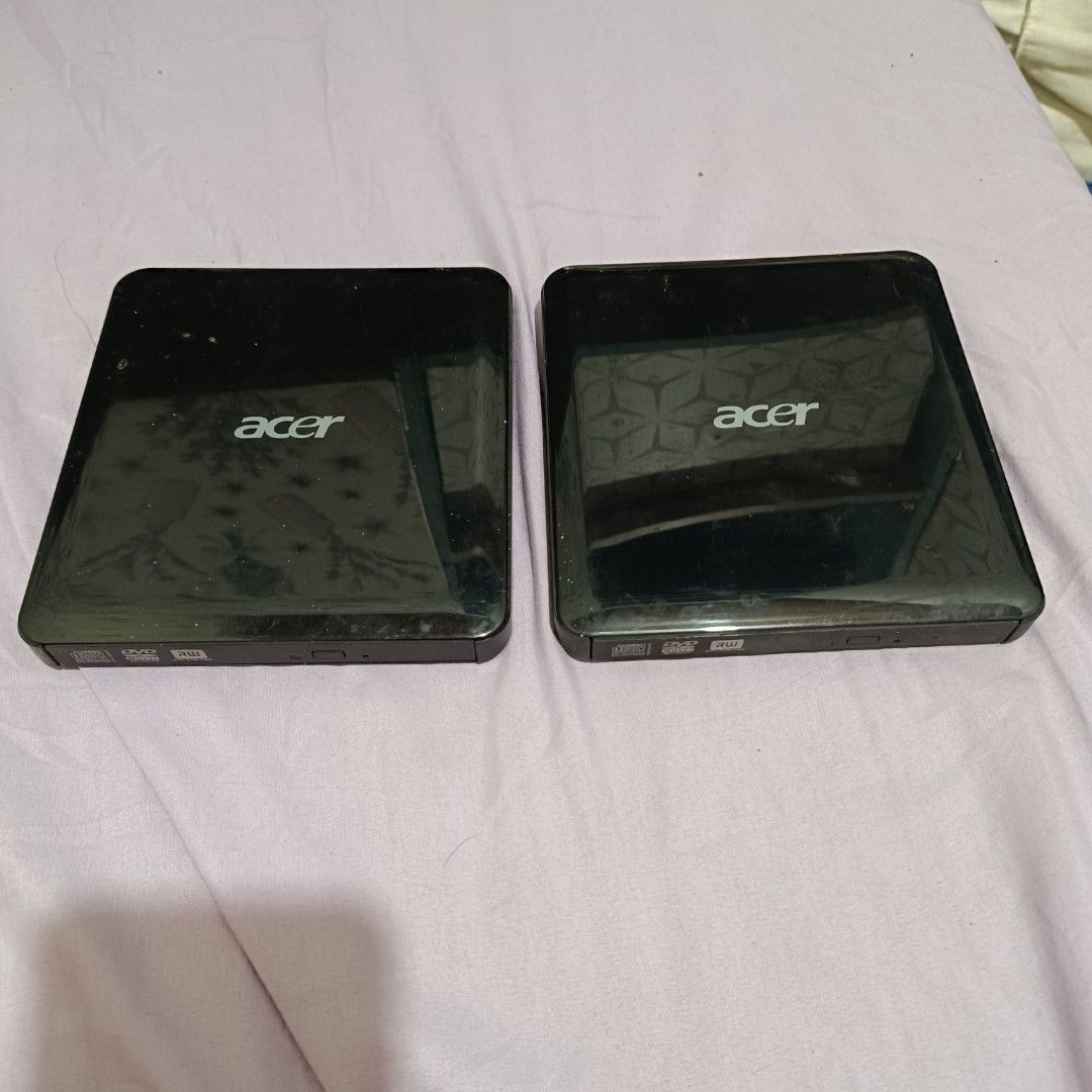 ACER Portable DVD Burner Writer Player (Category: Hard Disks & Thumbdrives) located in Quezon City. Submitted by olivia_philia (Listing ID 1329702004, Image 2). Description: old but working, seldom used, in good condition I have 2 of these, no more boxes. sold as is, no cables. Please zoom in on photos to see color and details. 💸Mode of Payment: GCash 🏍️Rider pickup OK Grab/Lalamove/Angkas etc. 🏠Location Pin for pickup: South Triangle, QC 📌FI